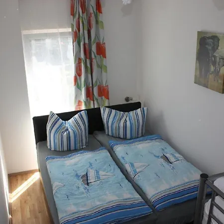 Moderne Mit Grosser Terrasse, Trampolin, Am Wasser Apartmán Saal