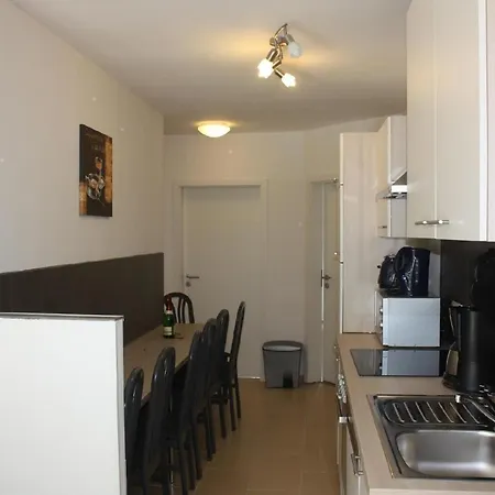 Apartmán Moderne Mit Grosser Terrasse, Trampolin, Am Wasser