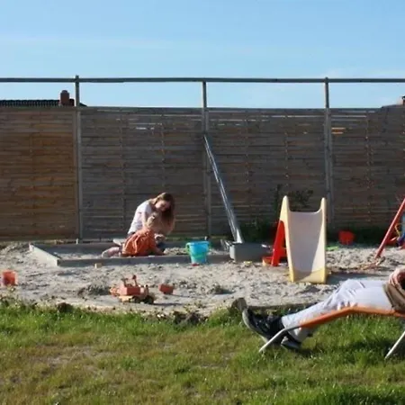 Moderne Mit Grosser Terrasse, Trampolin, Am Wasser Apartmán *