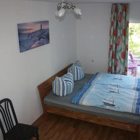 Apartmán Moderne Mit Grosser Terrasse, Trampolin, Am Wasser